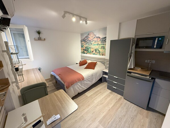 1 室のベッドルーム、WiFi、ベッドシーツ