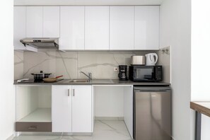 Studio - 1 dubbelsäng med bäddsoffa - pentry - utsikt mot staden | Eget pentry | Minikylskåp, mikrovågsugn, spishäll och espressobryggare