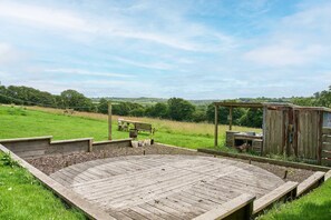 Suite | Desk - Host Stay Dipple Farm Shepherds Hut (Bideford)