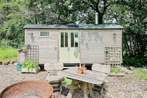 Desk - Host Stay Dipple Farm Shepherds Hut (Bideford)