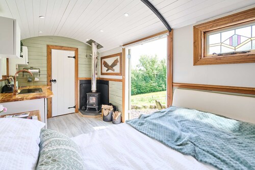 Host Stay Dipple Farm Shepherds Hut