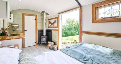 Host Stay Dipple Farm Shepherds Hut