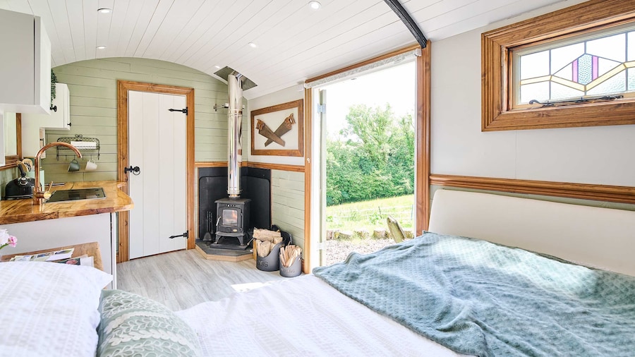 Host Stay Dipple Farm Shepherds Hut