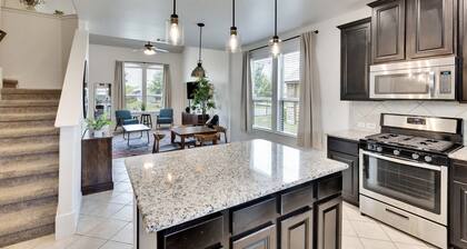 Luxury 4BR 2 5BA Home EV Charger Pool Access