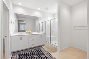 House | 5 bedrooms, Internet - Spacious 5BR Getaway w Game Room Modern Comfort (Fontana)