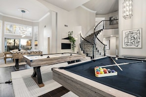House | 4 bedrooms, Internet - Luxury Pool Home w Theater Games Mountain View (Rowland Heights)