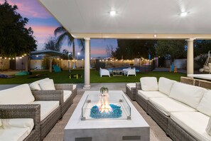 House | 4 bedrooms, Internet - Luxury Pool Home w Theater Games Mountain View (Rowland Heights)