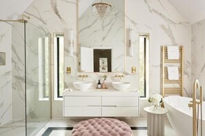 Haartrockner, Handtücher, Toilettenpapier