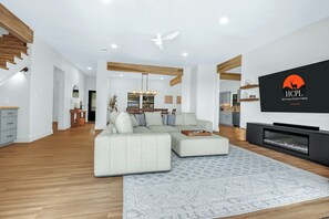 Fernseher, Kamin