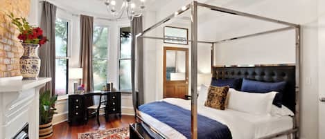 8 habitaciones, escritorio y tabla de planchar con plancha