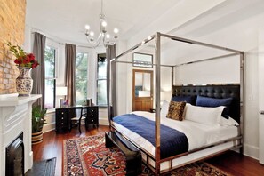 8 bedrooms, desk, iron/ironing board, travel cot