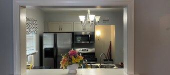 Charming 4-bedroom house with WiFi, AC in lovely Buffalo