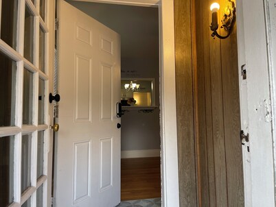 Charming 4-bedroom house with WiFi, AC in lovely Buffalo