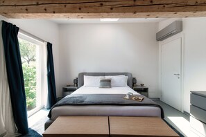 Apartment, Patio, Lake View