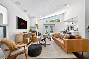 TV, offices - The Sunhaus | Rest. Retreat. Renew. (Tampa)