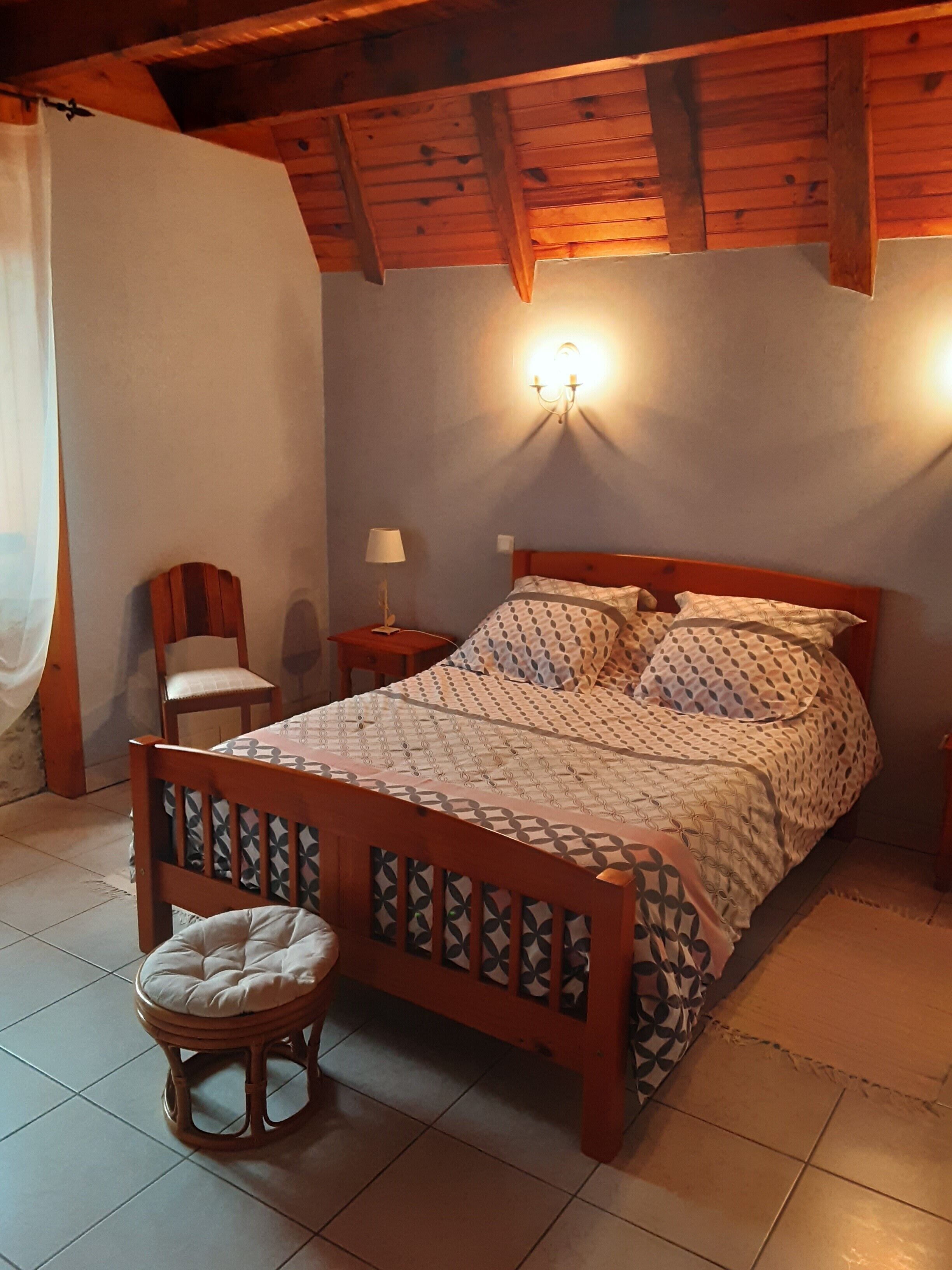 3 slaapkamers, een strijkplank/strijkijzer, wifi, beddengoed