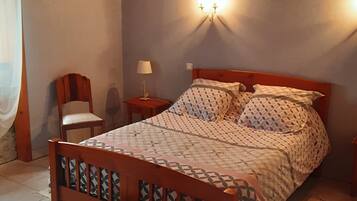 3 slaapkamers, een strijkplank/strijkijzer, wifi, beddengoed