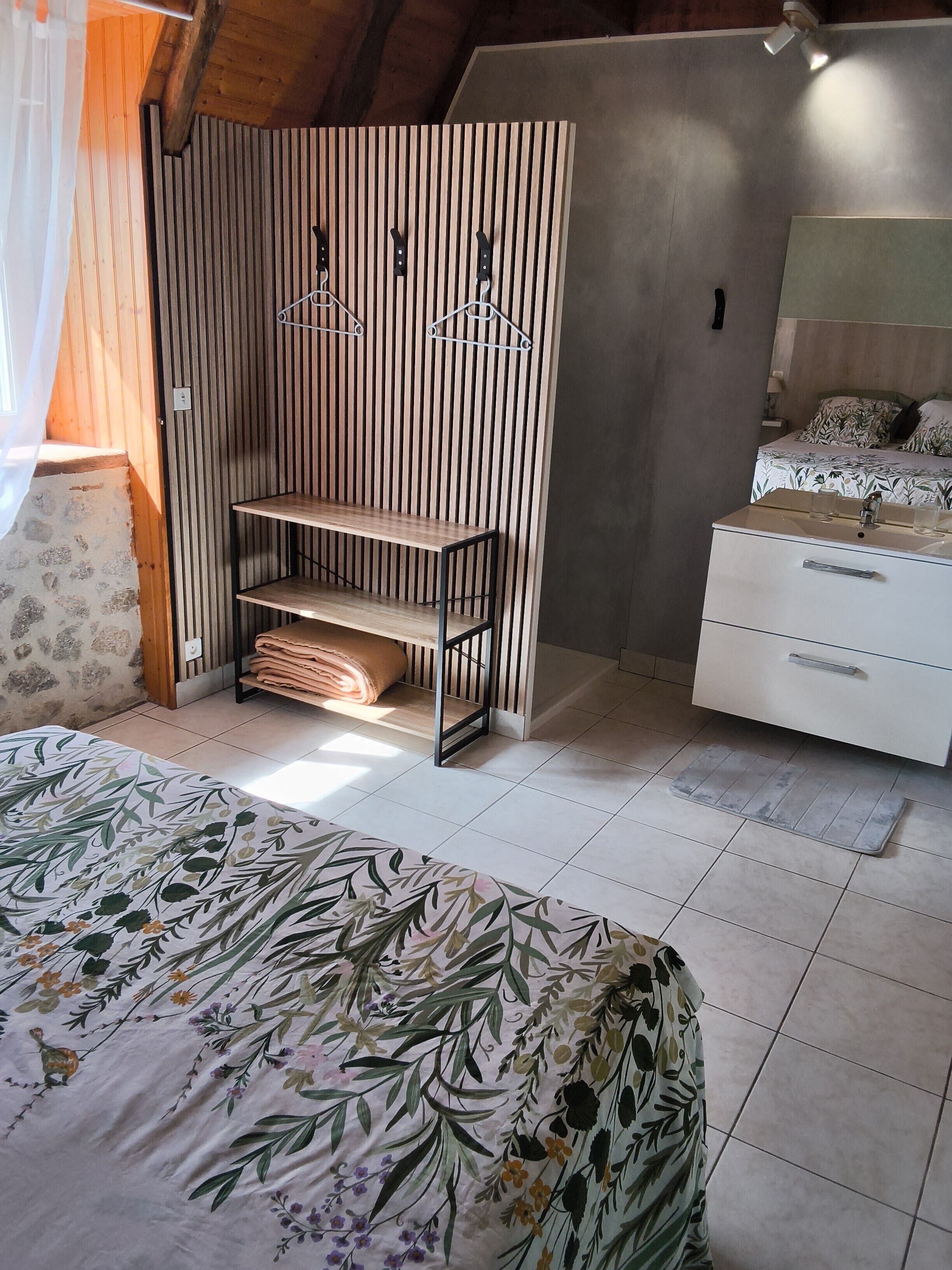 3 多间卧室、熨斗/熨衣板、WiFi、床单