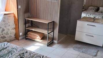 3 habitaciones, tabla de planchar con plancha, wifi y ropa de cama