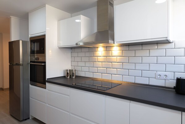 Fridge, microwave, oven, stovetop - Javea Apartment 300 meters from sandy beach and many bars/restaurants (javea)