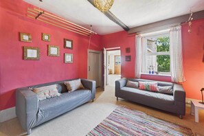 TV, fireplace, books, offices