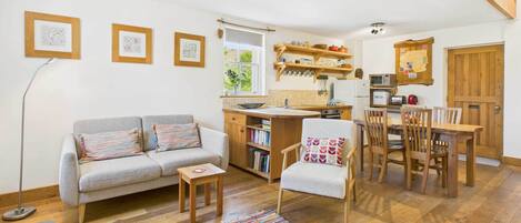 Télévision, cheminée, espaces bureaux