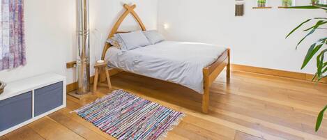 2 slaapkamers, een strijkplank/strijkijzer, wifi, beddengoed