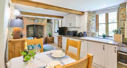 Host & Stay | Dipple Farm Cottage