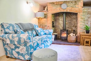 テレビ、暖炉、書斎 / ワークスペース