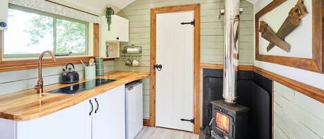 Fridge, coffee/tea maker, electric kettle, toaster