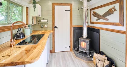 Host & Stay | Dipple Farm Shepherds Hut