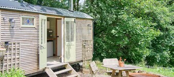 Host & Stay | Dipple Farm Shepherds Hut