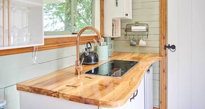 Host & Stay | Dipple Farm Shepherds Hut