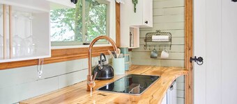 Host & Stay | Dipple Farm Shepherds Hut