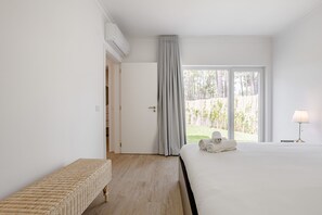 Villa - Aroeira Modern Grand Villa With Pool by Homing (Almada)