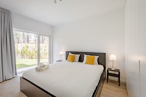 Villa | 5 bedrooms - Aroeira Modern Grand Villa With Pool by Homing (Almada)