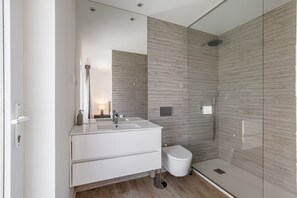 Villa | 5 bedrooms - Aroeira Modern Grand Villa With Pool by Homing (Almada)