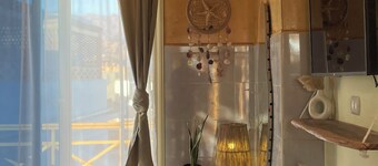 Palmwood Studio | Bright & Clean