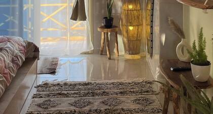 Palmwood Studio | Bright & Clean
