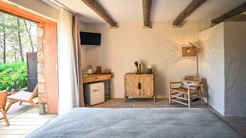 Habitación doble Deluxe | Minibar, decoración personalizada, muebles diferentes y wifi gratis