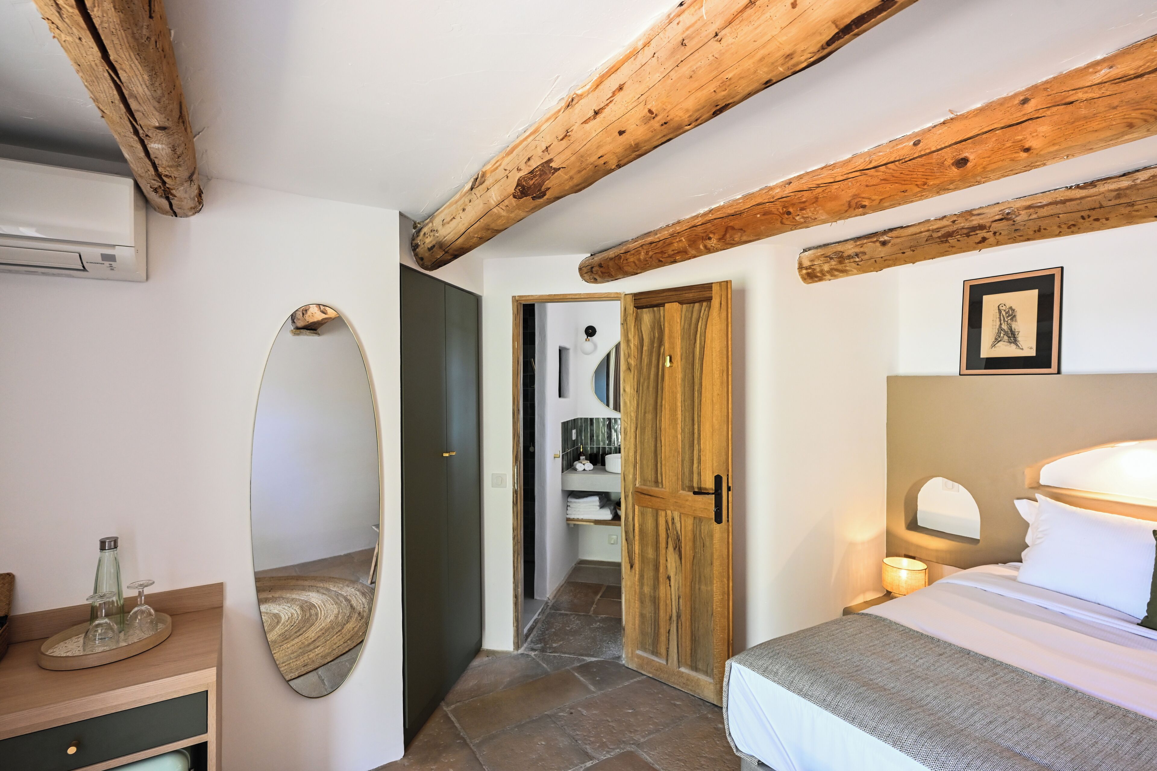 ห้องดีลักซ์ดับเบิล | มินิบาร์, ห้องพักตกแต่งอย่างมีเอกลักษณ์, ตกแต่งพิเศษโดยเฉพาะ, Wi-Fi ฟรี