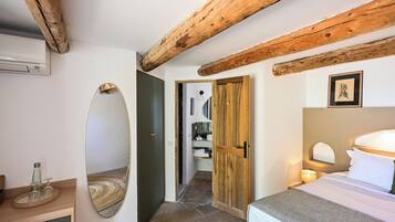 Deluxe tweepersoonskamer | Een minibar, individueel gedecoreerd, individueel gemeubileerd