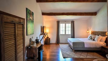 Deluxe Double Room | Minibar, individually decorated, individually furnished, free WiFi