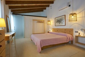 1 bedroom, iron/ironing board, WiFi, bed sheets - Cottage 'Can Custure' with Private Pool, Wi-Fi and Air Conditioning (Illes Balears)