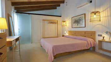 1 dormitorio, tabla de planchar con plancha, wifi y ropa de cama
