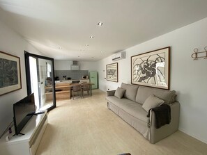 TV - Cottage 'Can Custure' with Private Pool, Wi-Fi and Air Conditioning (Illes Balears)