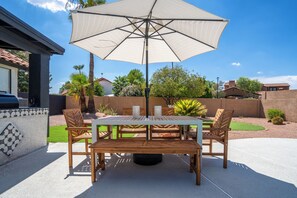 تناول الطعام بالخارج