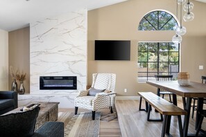 TV connectée, cheminée