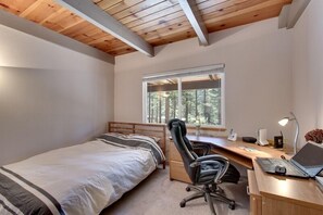 Alpehytte, 3 soverom | 3 soverom, skrivebord for bærbar PC og strykejern/-brett