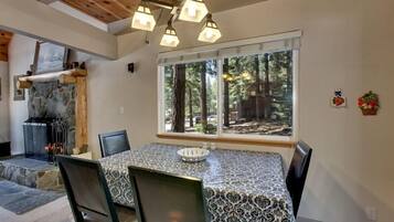 Chalet, 3 Bedrooms | Dining